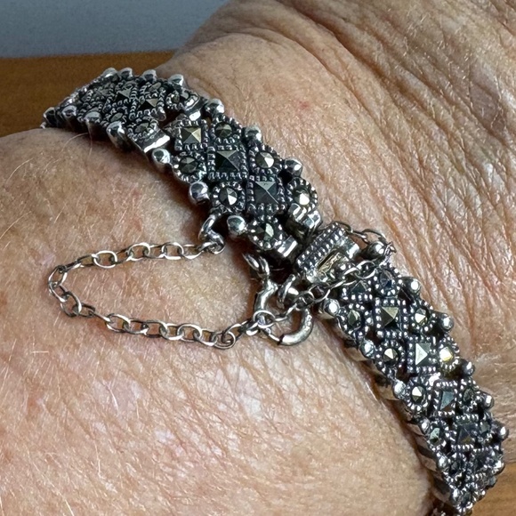 Beautiful Sterling Silver Marcasite Bracelet - Picture 7 of 11